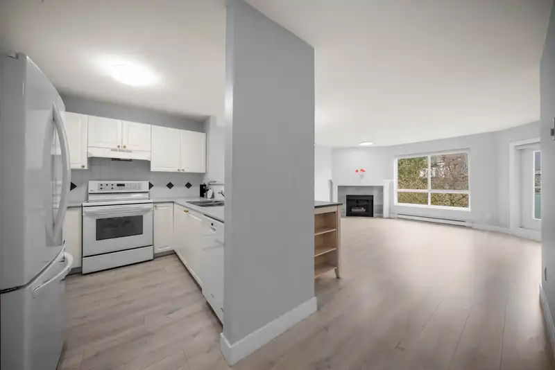 205 13680 84 AVENUE - photo 2 of 20