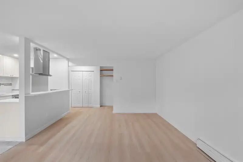 609 555 W 28TH STREET - photo 4 of 20