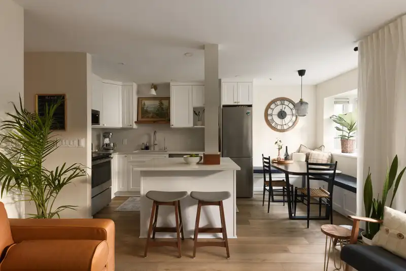 101 2133 DUNDAS STREET - photo 1 of 26
