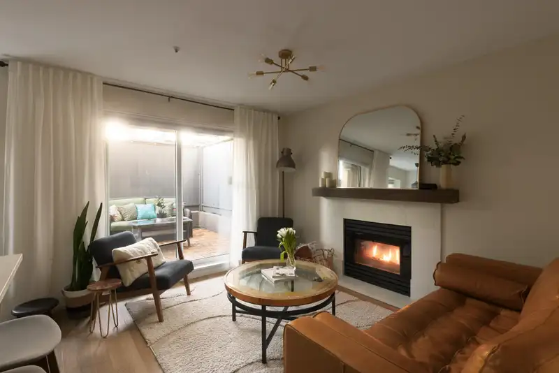 101 2133 DUNDAS STREET - photo 2 of 26