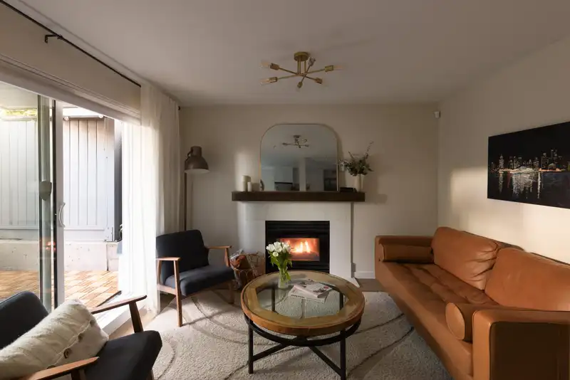 101 2133 DUNDAS STREET - photo 3 of 26