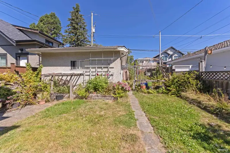 25 E 47TH AVENUE - photo 3 of 28