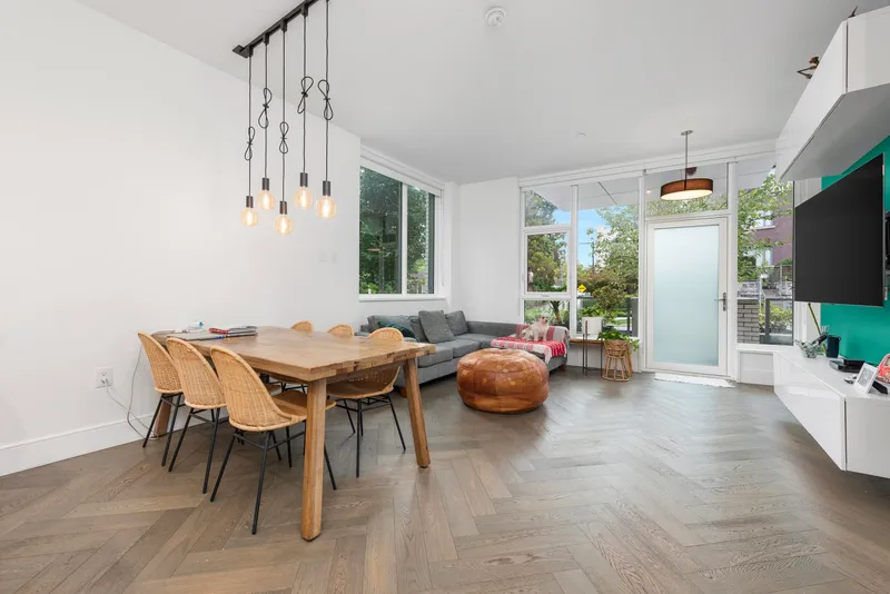 528 W 30TH AVENUE - photo 2 of 19