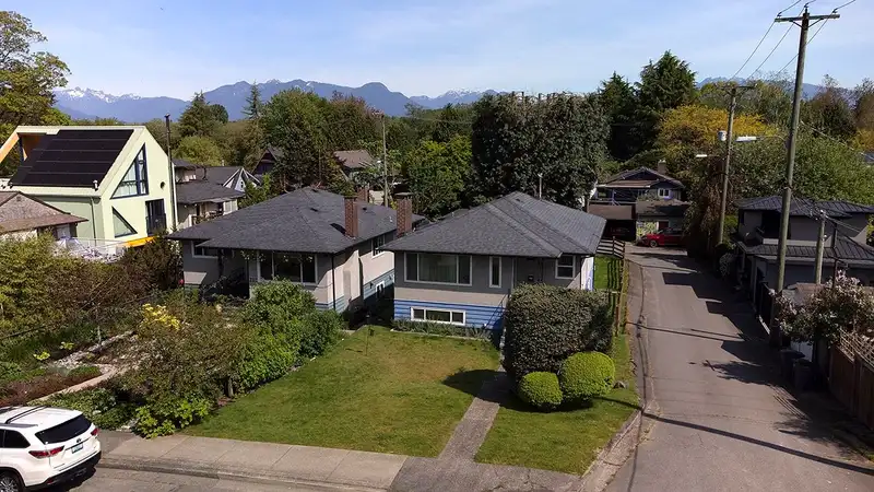 2137 20TH AVENUE - photo 1 of 10