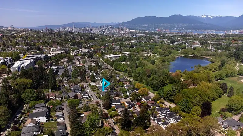 2137 20TH AVENUE - photo 4 of 10