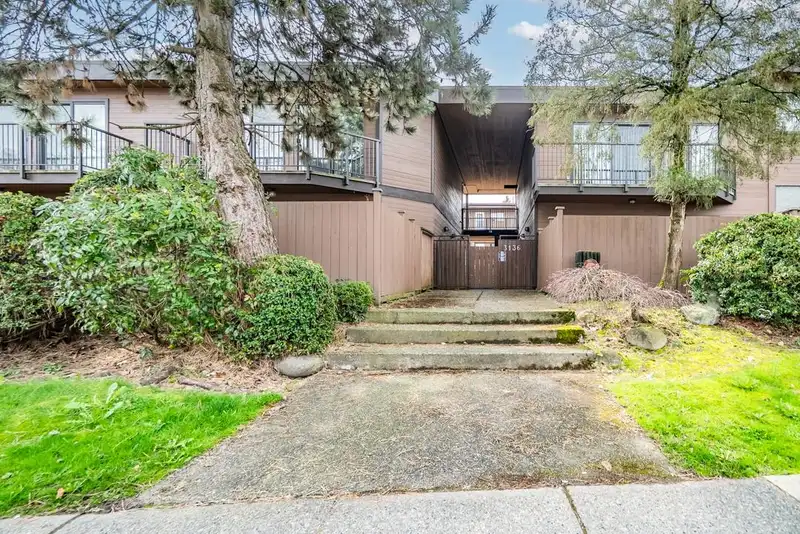 101 3136 KINGSWAY - photo 1 of 12