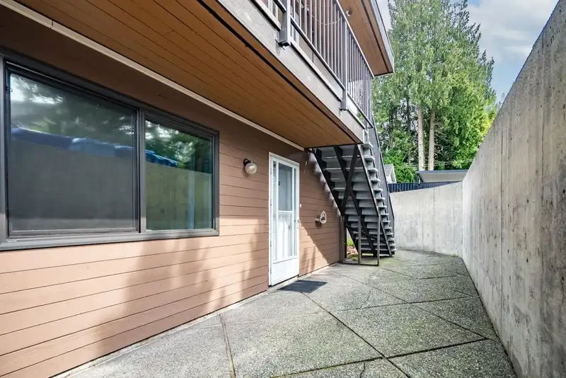 101 3136 KINGSWAY - photo 4 of 12