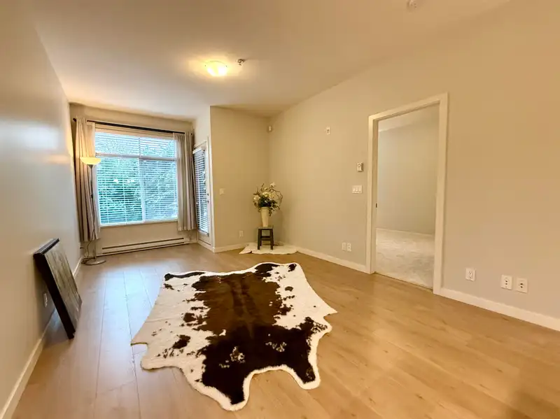 204 10455 UNIVERSITY DRIVE - photo 4 of 16