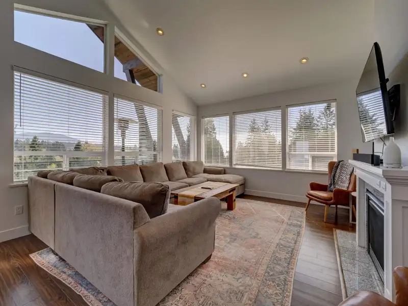 825 BAYVIEW HEIGHTS ROAD - photo 1 of 39