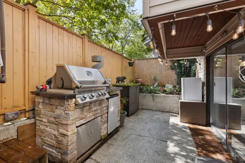 101 2045 FRANKLIN STREET - photo 2 of 16