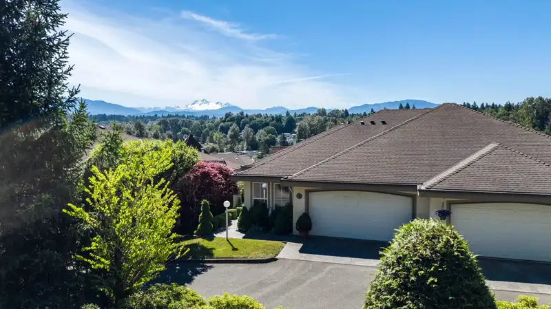34 3354 HORN STREET - photo 1 of 39