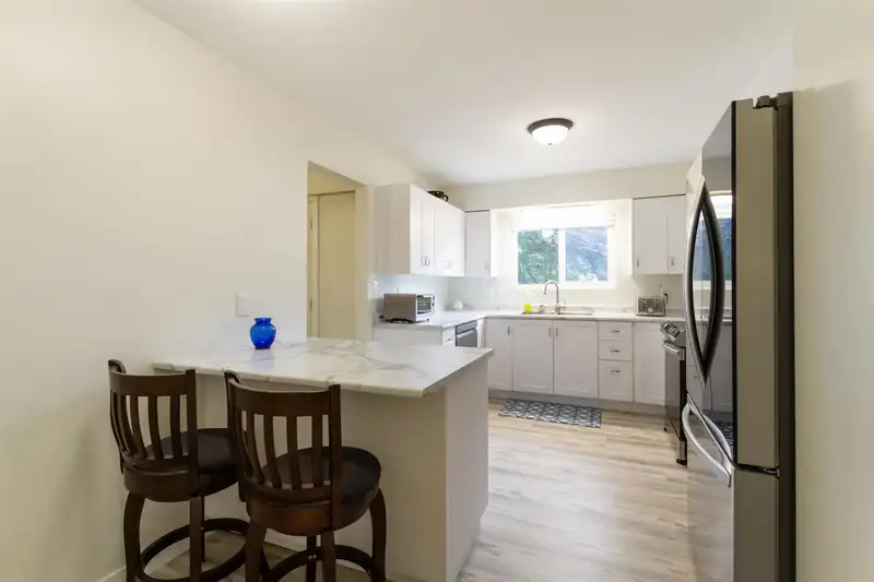 8511 111A STREET - photo 3 of 34