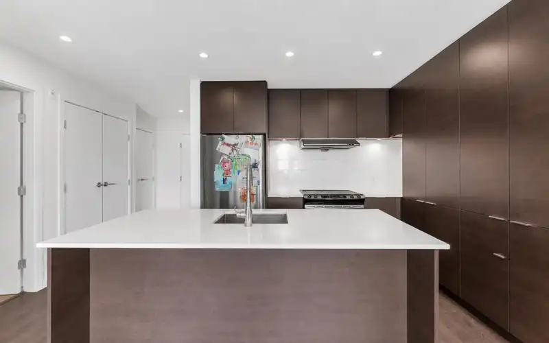 508 1677 LLOYD AVENUE - photo 3 of 17