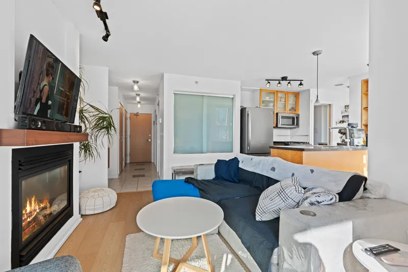 1206 969 RICHARDS STREET - photo 2 of 19