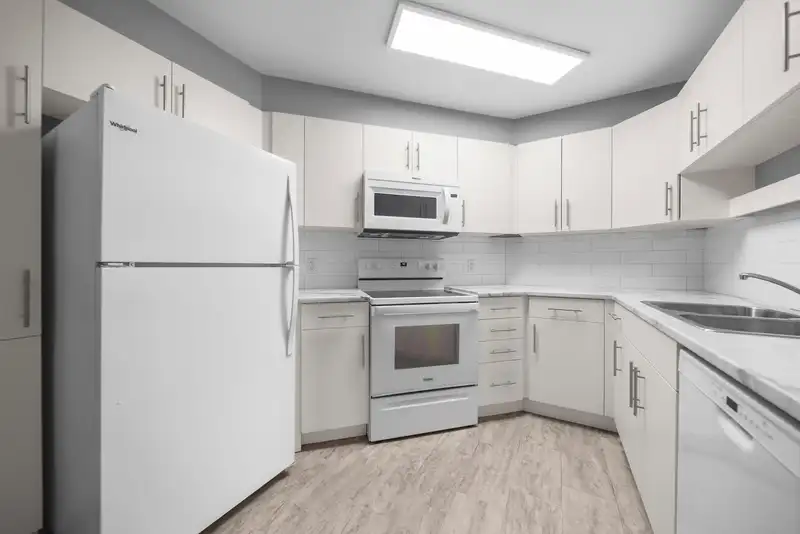 208 32669 GEORGE FERGUSON WAY - photo 3 of 35