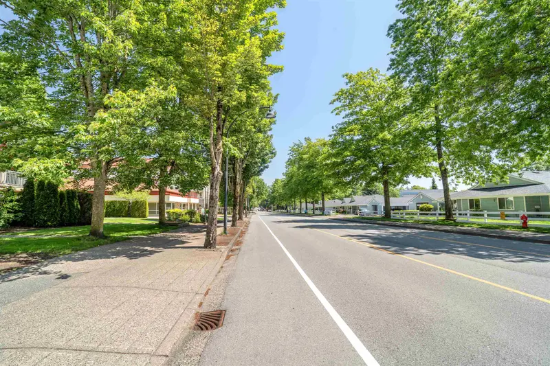 102 13727 74 AVENUE - photo 3 of 25