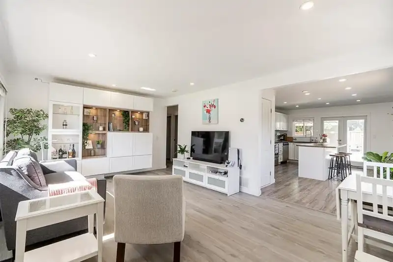 23035 117 AVENUE - photo 3 of 20