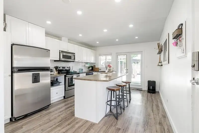 23035 117 AVENUE - photo 4 of 20