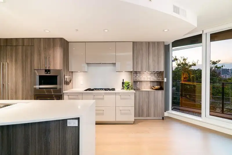 305 210 SALTER STREET - photo 4 of 40