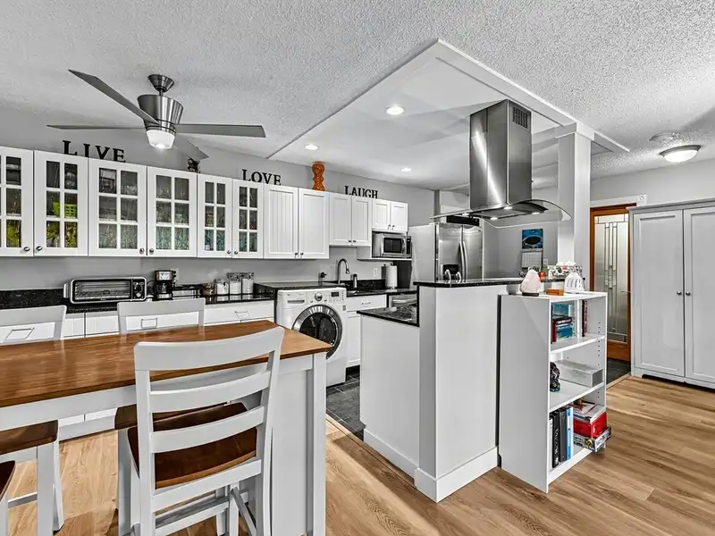 102 410 AGNES STREET - photo 4 of 23