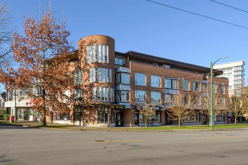 206 3089 OAK STREET - photo 2 of 23