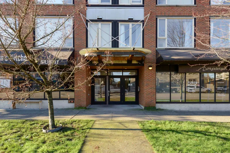 206 3089 OAK STREET - photo 4 of 23