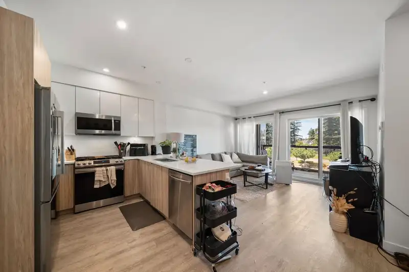 410 2649 JAMES STREET - photo 3 of 26