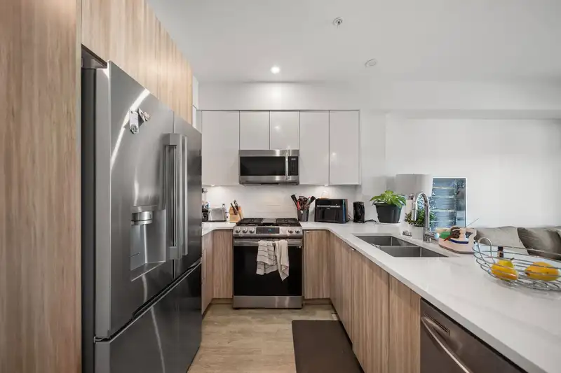 410 2649 JAMES STREET - photo 4 of 26
