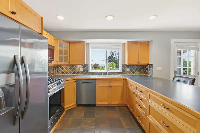 412 BLAIR AVENUE - photo 3 of 39