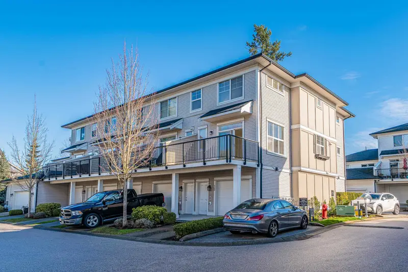 39 2469 164 STREET - photo 3 of 25