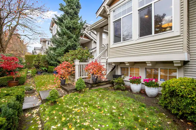 10 14877 58 AVENUE - photo 2 of 37