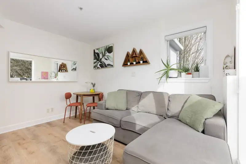 307 1718 VENABLES STREET - photo 4 of 19