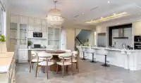 4281 PINE CRESCENT - thumbnail 4
