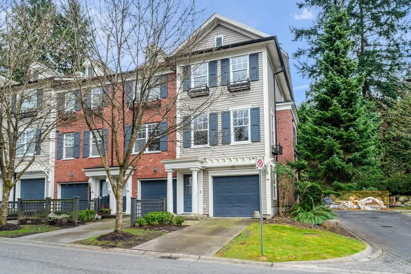 32 102 FRASER STREET - photo 1 of 18