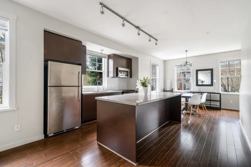 32 102 FRASER STREET - photo 3 of 18