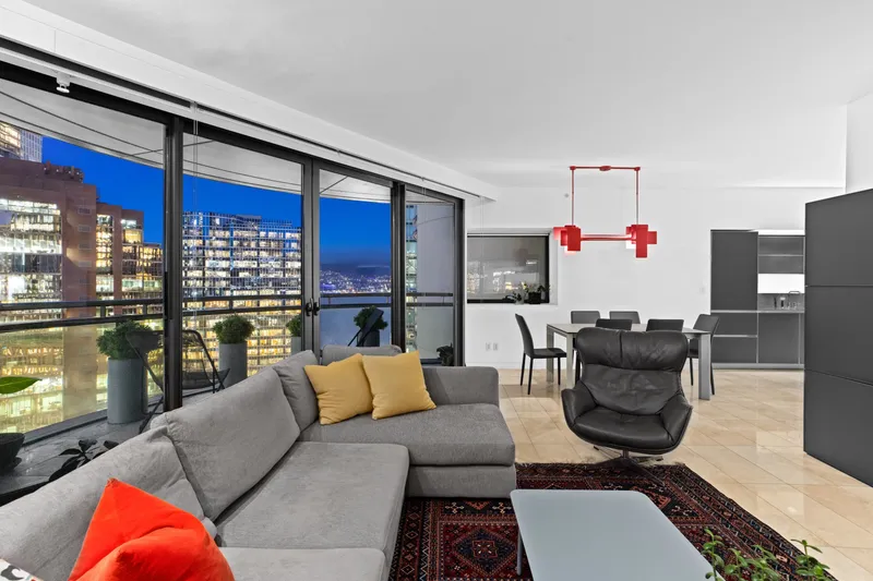 1807 838 W HASTINGS STREET - photo 3 of 25