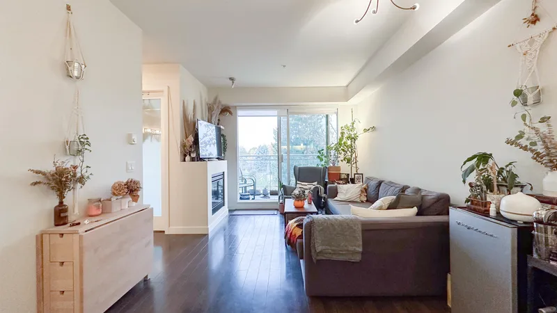 301 3333 MAIN STREET - photo 4 of 25