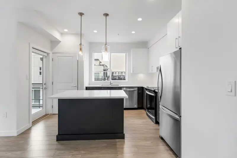 A302 20834 80 AVENUE - photo 1 of 33