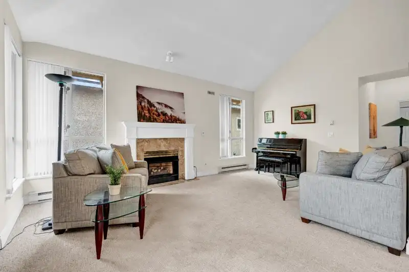 309 3755 W 8TH AVENUE - photo 4 of 40