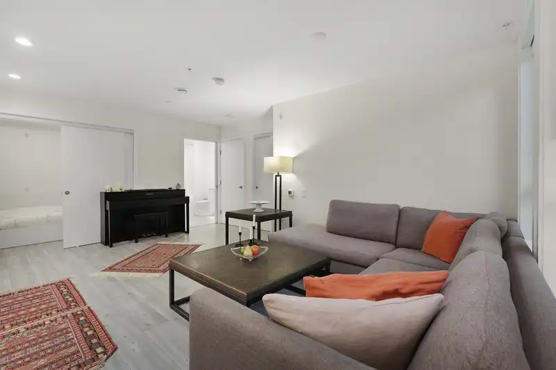 124 2035 GLENAIRE DRIVE - photo 4 of 20