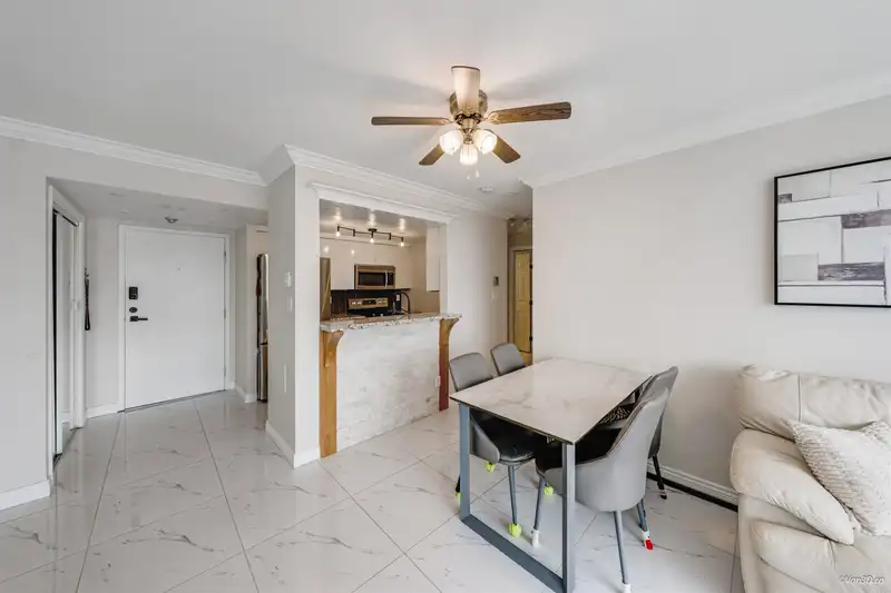 2401 9603 MANCHESTER DRIVE - photo 4 of 40