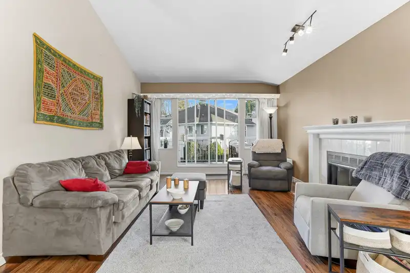 1 13925 70 AVENUE - photo 4 of 31