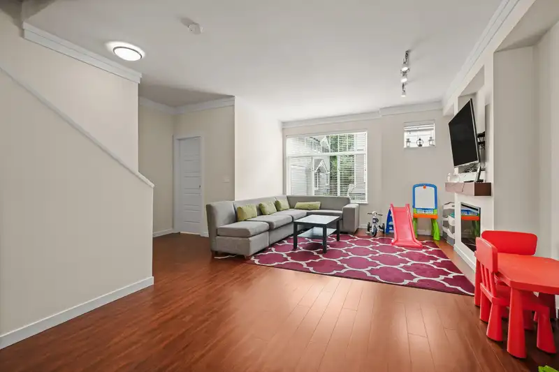 86 14356 63A AVENUE - photo 3 of 22