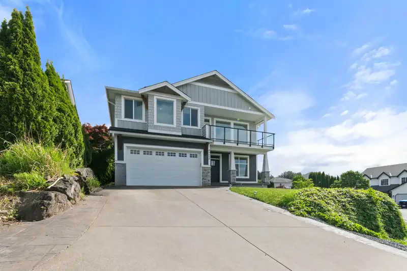 46658 GROVE AVENUE - photo 1 of 40