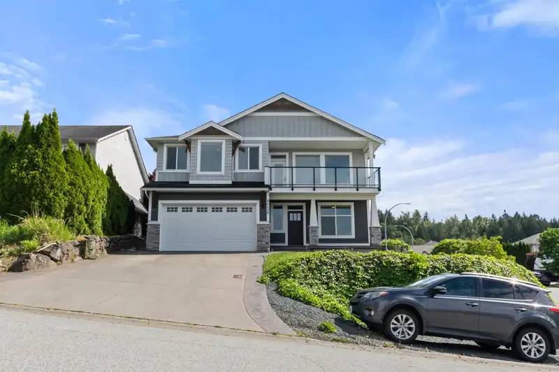 46658 GROVE AVENUE - photo 2 of 40