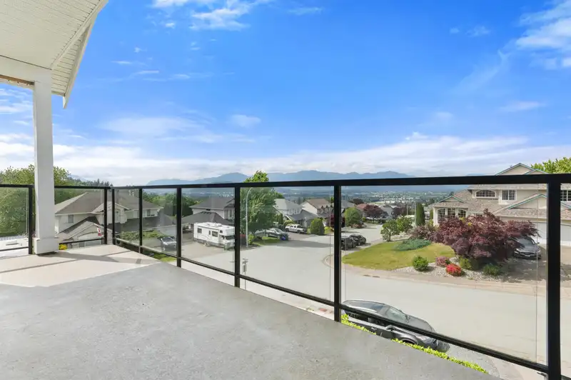 46658 GROVE AVENUE - photo 4 of 40