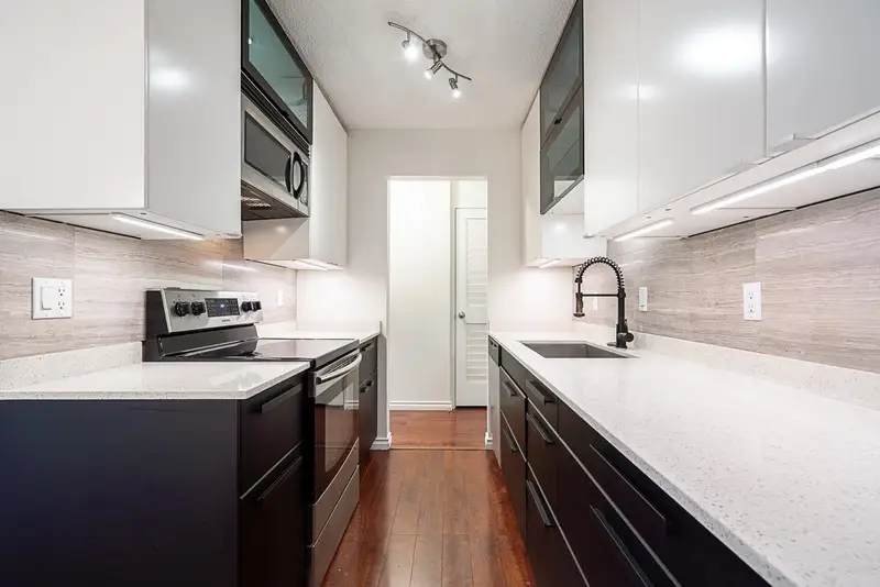 208 211 W 3RD STREET - photo 2 of 25