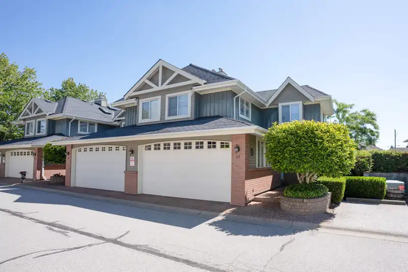 13 12038 62 AVENUE - photo 1 of 27