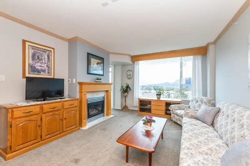 809 12148 224 STREET - photo 2 of 25