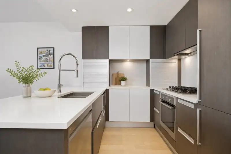 705 288 W 1ST AVENUE - photo 4 of 33